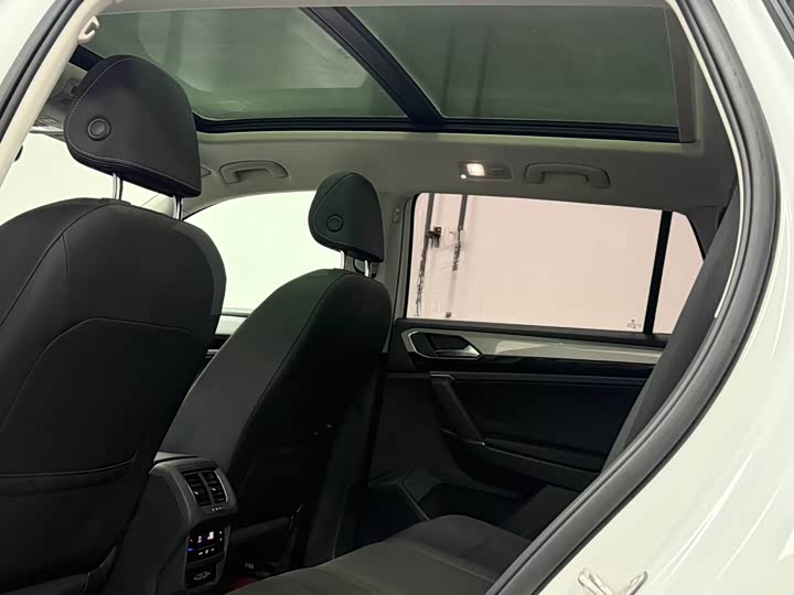 Фото 20 - Volkswagen Tayron