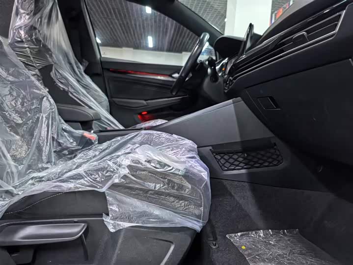 Фото 9 - Volkswagen Golf