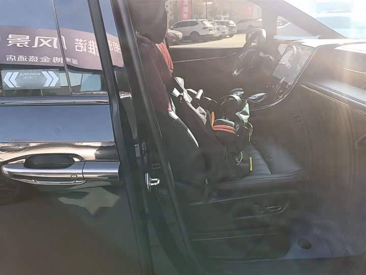 Фото 25 - GAC Trumpchi M8