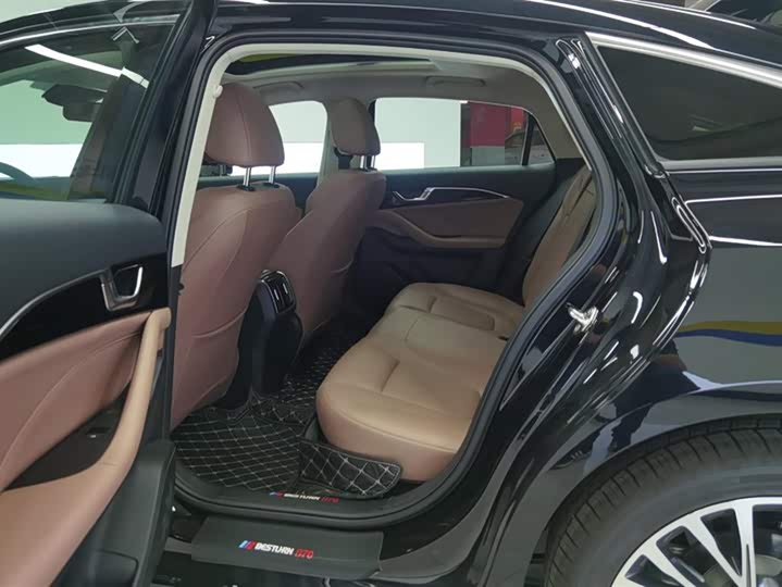 Фото 11 - Bestune B70