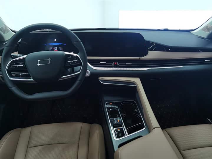 Фото 12 - Bestune B70