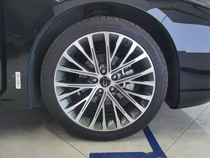 Фото 6 - Bestune B70