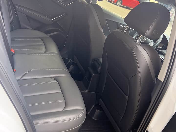 Фото 8 - Audi Q2L