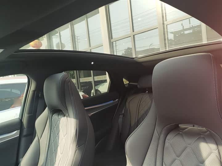 Фото 18 - BYD Sea Lion 07 EV