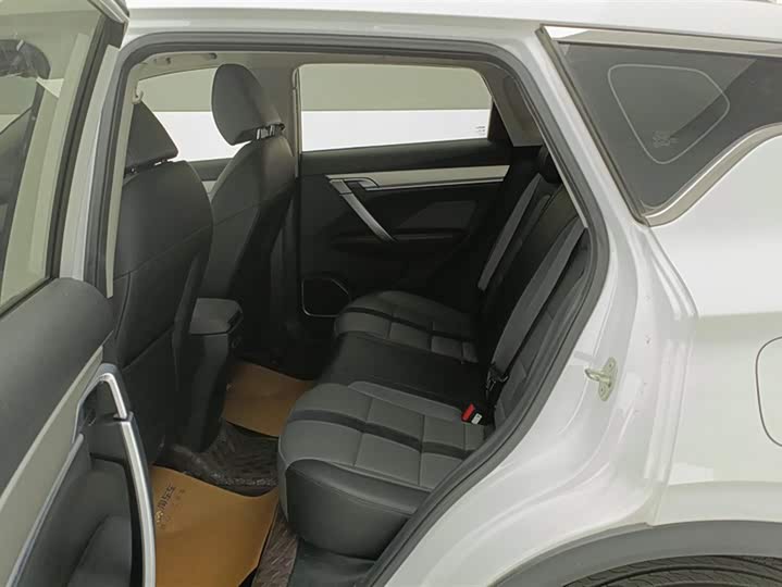 Фото 11 - Geely Coolray