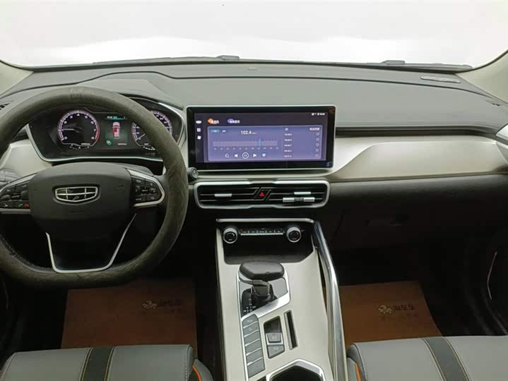 Фото 12 - Geely Coolray