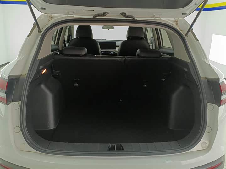 Фото 4 - Geely Coolray