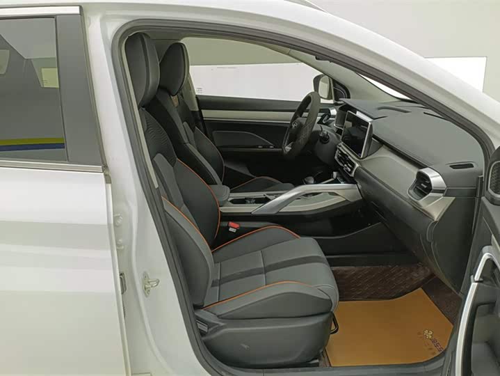 Фото 8 - Geely Coolray