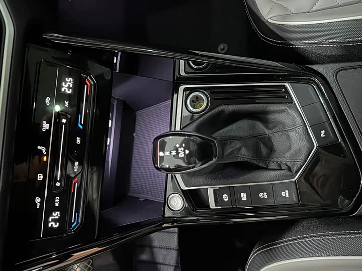 Фото 14 - Volkswagen Tayron