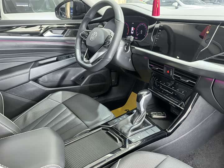 Фото 10 - Volkswagen Passat