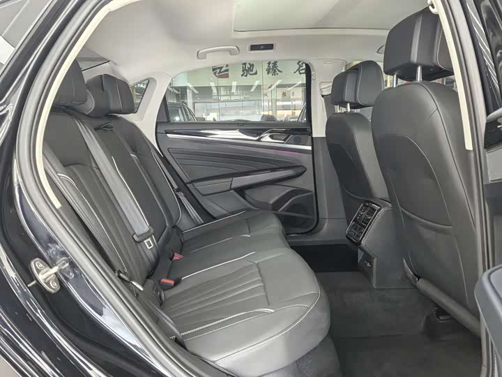 Фото 11 - Volkswagen Passat