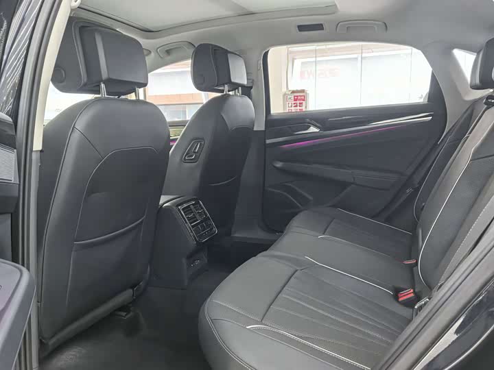 Фото 5 - Volkswagen Passat