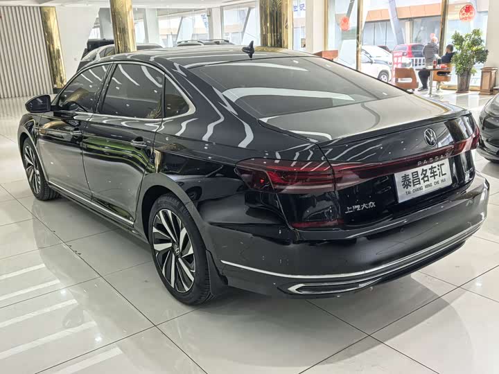 Фото 7 - Volkswagen Passat