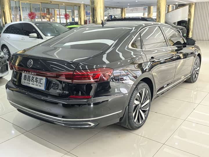 Фото 8 - Volkswagen Passat