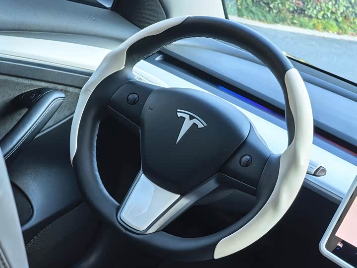Фото 13 - Tesla Model 3