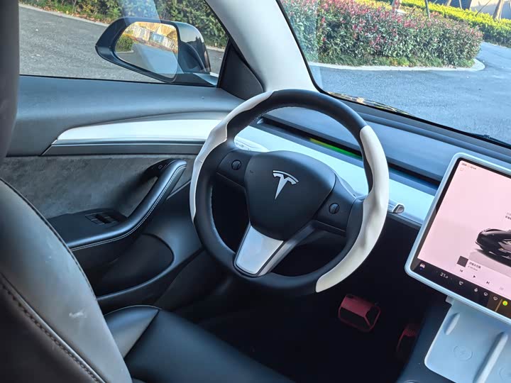 Фото 14 - Tesla Model 3