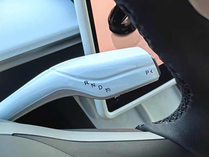 Фото 15 - Tesla Model 3