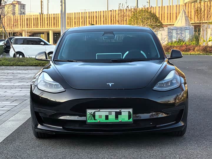 Фото 2 - Tesla Model 3