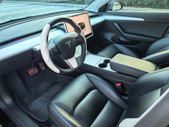 Фото 9 - Tesla Model 3