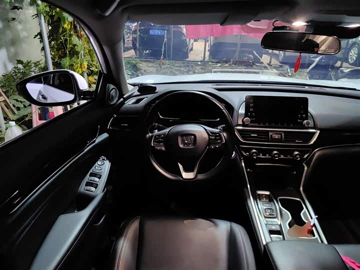 Фото 10 - Honda Accord