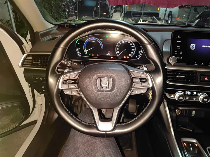 Фото 11 - Honda Accord