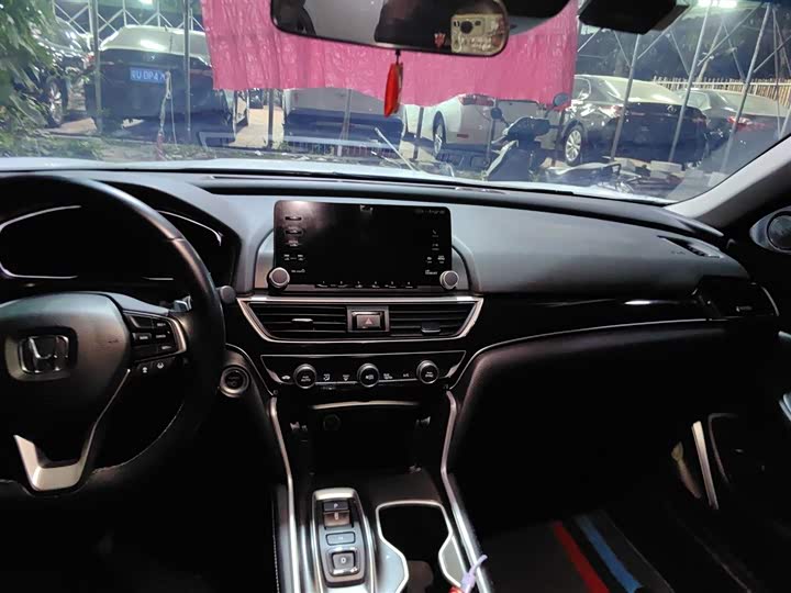 Фото 13 - Honda Accord