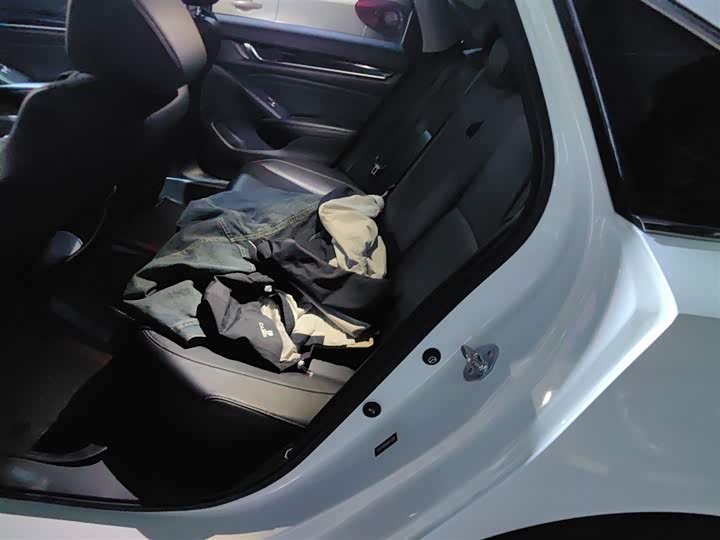 Фото 17 - Honda Accord