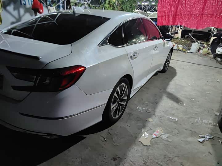 Фото 8 - Honda Accord