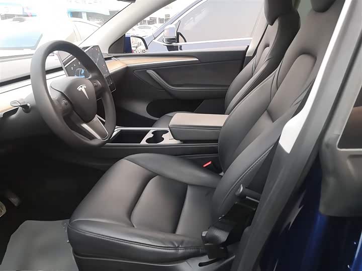 Фото 15 - Tesla Model Y