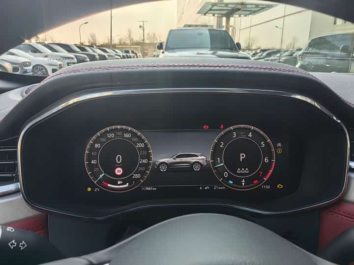 Фото 12 - Jaguar F-Pace