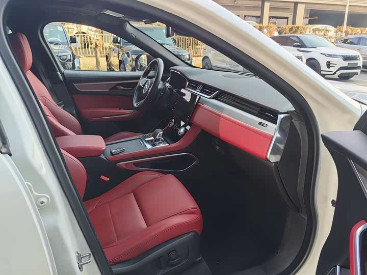 Фото 6 - Jaguar F-Pace