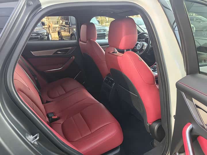 Фото 7 - Jaguar F-Pace