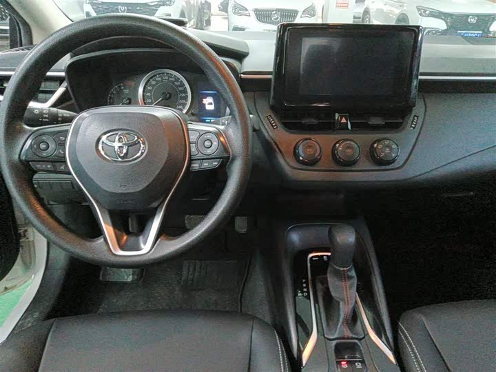 Фото 10 - Toyota Corolla