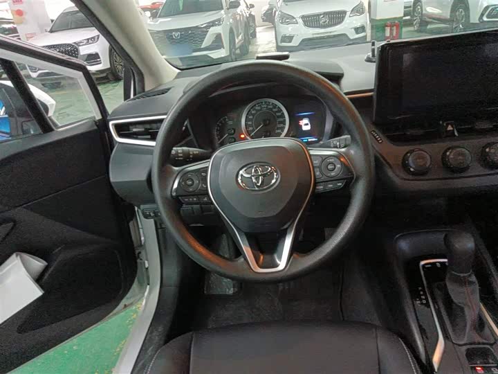 Фото 11 - Toyota Corolla