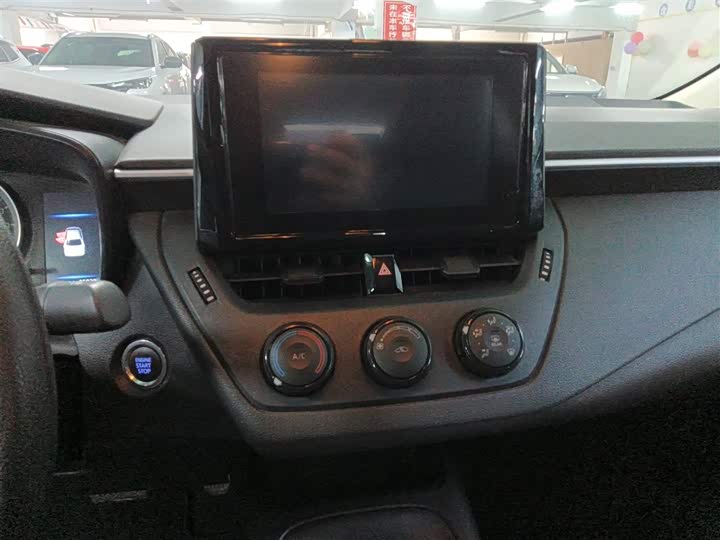 Фото 13 - Toyota Corolla