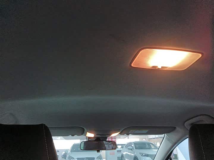 Фото 18 - Toyota Corolla