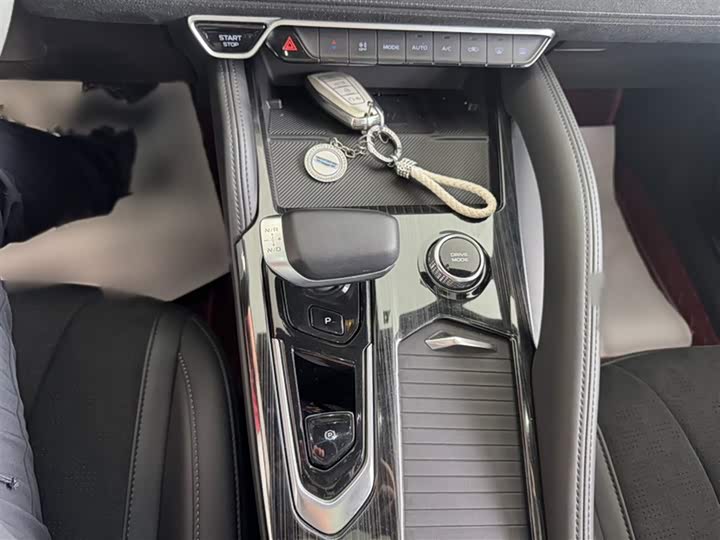 Фото 13 - Geely Monjaro