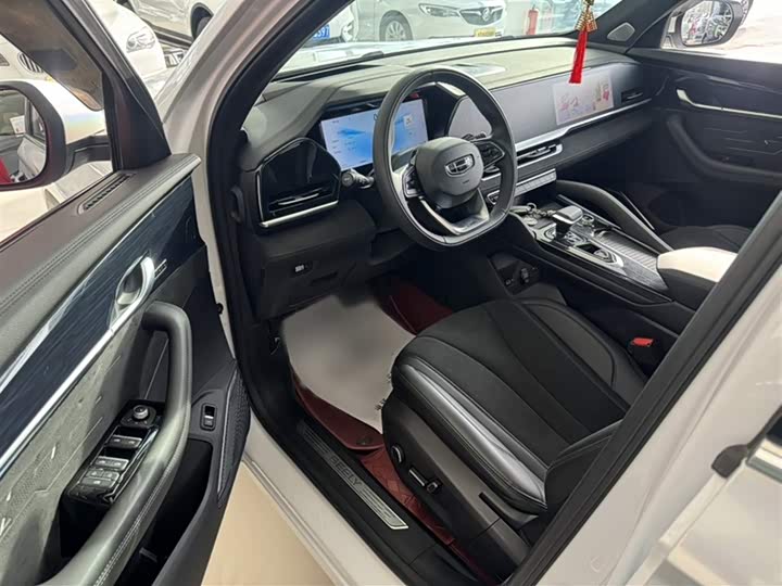 Фото 14 - Geely Monjaro