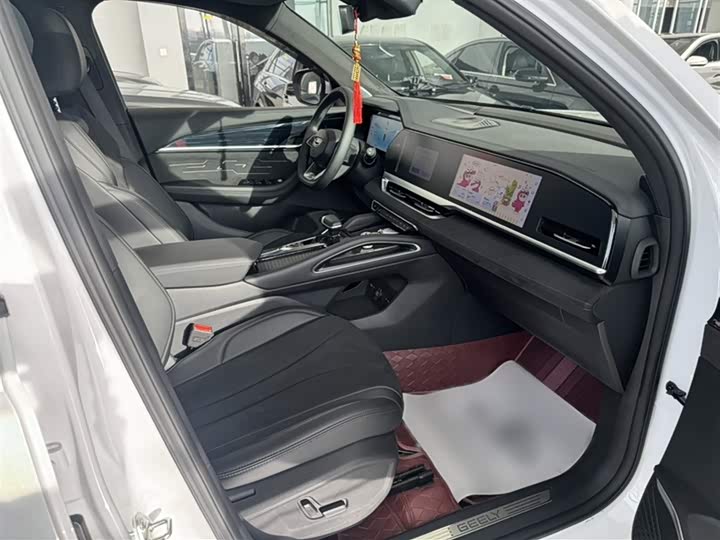 Фото 16 - Geely Monjaro