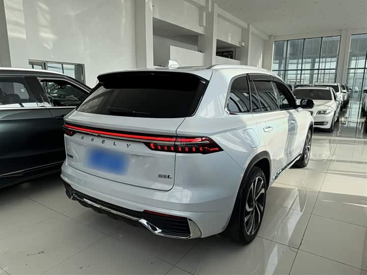 Фото 9 - Geely Monjaro