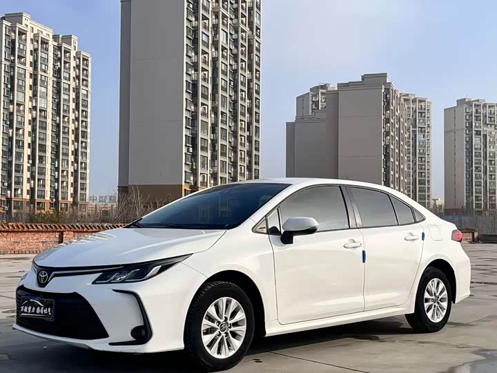 Фото 2 - Toyota Corolla