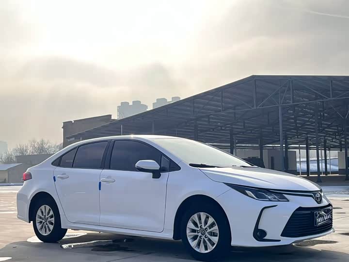 Фото 3 - Toyota Corolla