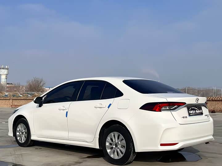 Фото 7 - Toyota Corolla