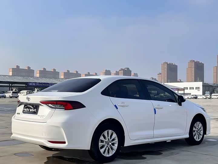 Фото 9 - Toyota Corolla