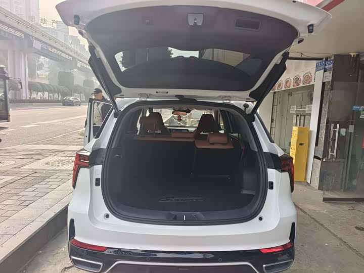 Фото 11 - Changan CS75 Plus