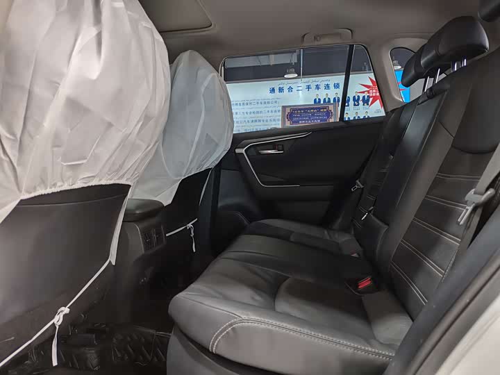 Фото 6 - Toyota Wildlander