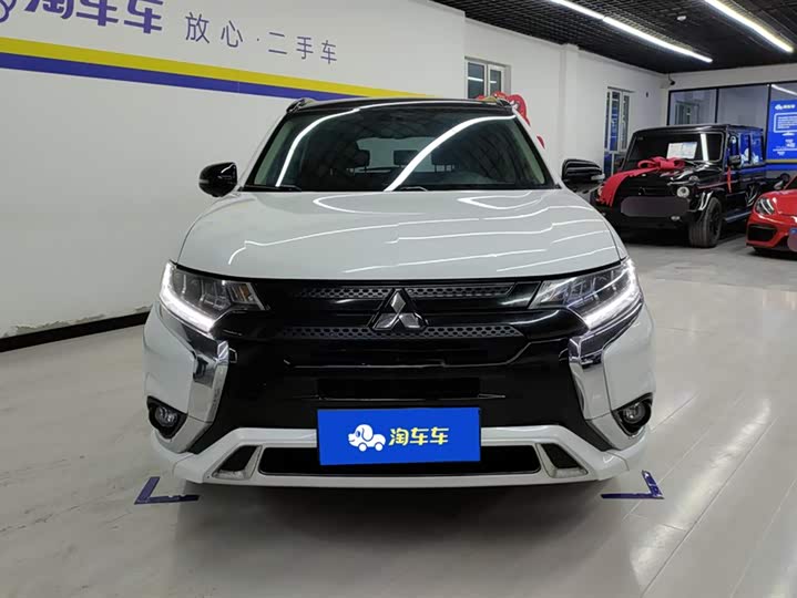 Фото 2 - Mitsubishi Outlander