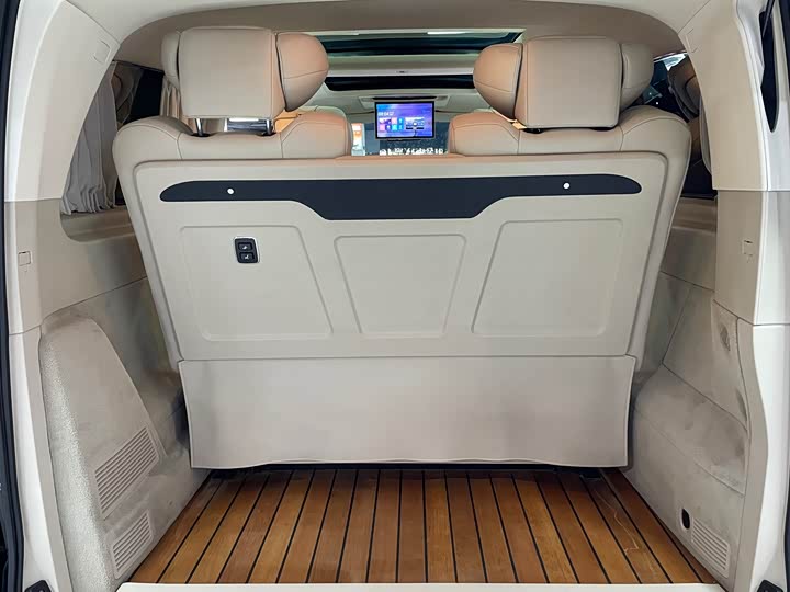 Фото 12 - Mercedes-Benz V-Class