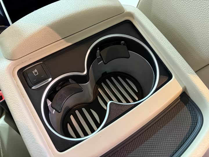 Фото 20 - Mercedes-Benz V-Class