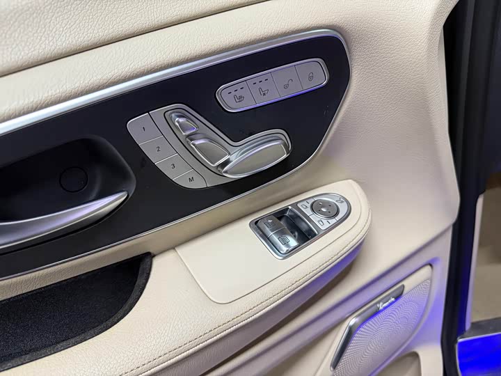 Фото 21 - Mercedes-Benz V-Class